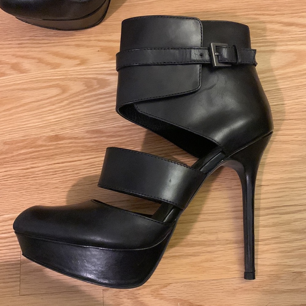 Stylish pair of leather heels / stiletto